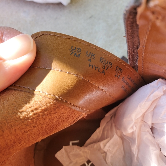 Women's Hyla Boots 7M - Picture 2 of 4